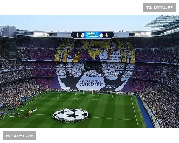 看台出现巨型Tifo，皇马球迷庆祝球队第36次联赛夺冠